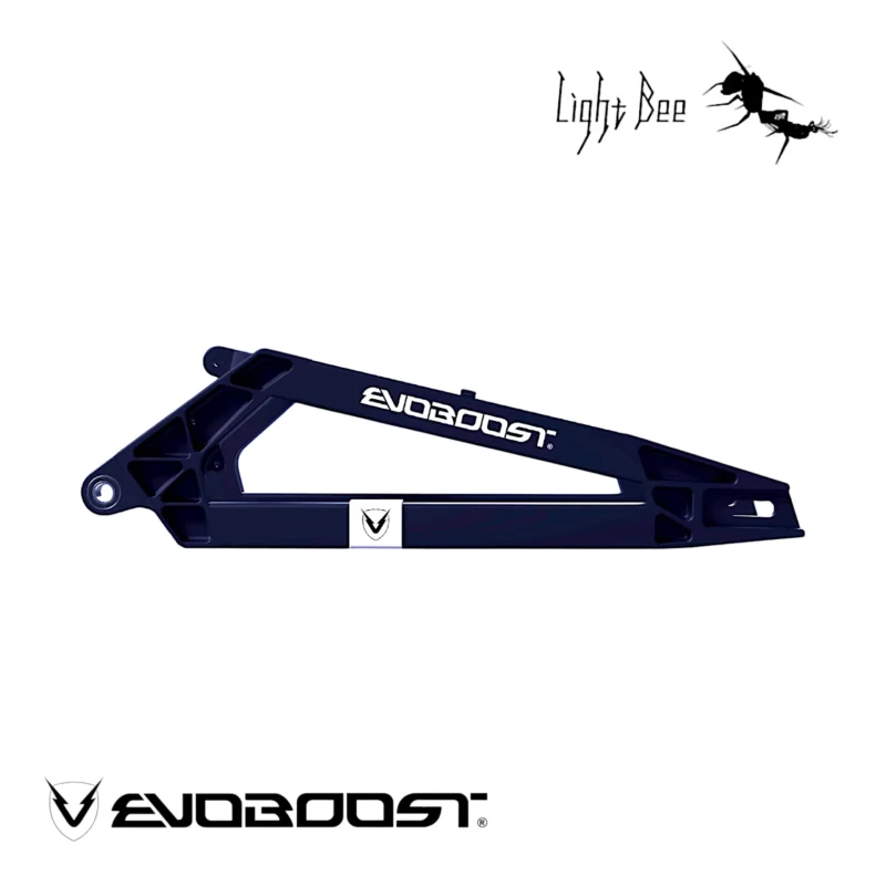 Bras oscillant EVO-02 de la marque EVOBOOST position profile, anodisé couleur noir est un bras de remplacement pour SUR-RON Light Bee en alu 7075, un alliage haut de gamme réputé pour sa légèreté et sa robustesse. Design élégant et qui respecte le style de la Light Bee